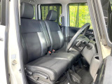 運転席シート廻りは使用感も少なく、良好な状態となっています。丁寧に使われていたことがよくわかりますね。