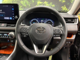 【純正革巻きステアリング】上質な革を使用することで、手にしっかり馴染みとても運転しやすいハンドルです♪