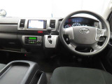 ぜひ展示車の運転席に座ってみてください。