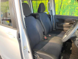運転席シート廻りは使用感も少なく、良好な状態となっています。前オーナー様が丁寧に使っていたことがよくわかりますね。