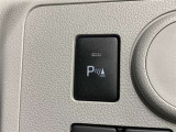 【パーキングサポートブレーキ】バンパーに取り付けられた超音波センサーで障害物との距離を感知して、ランプや音声で知らせてくれます!