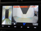 パノラミックビューモニター付きです。車両を上から見たような映像をディスプレイオーディオ画面に表示。運転席からの目視だけでは見にくい、車両周辺の状況をリアルタイムでしっかり確認できます。