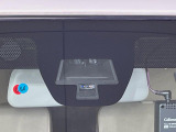 【スズキ セーフティサポート】走行中に前方の車両等を認識し、衝突しそうな時は警報とブレーキで衝突回避と被害軽減をアシスト。より安全にドライブをお楽しみいただけます。