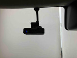 たとえばダイハツのお店にある、たくさんのスマアシ搭載車は、正常に作動する事をしっかり確認します。