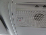 エアバッグ作動時や後突時、もしくは車内のSOSボタンを押した際に緊急通報オペレーターに連携し、救急・警察を手配します。更にオペレーターにも連携、お客様のご要望に応じてロードサービスの手配を行います。