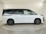 両側パワースライドドア付きだから、狭い駐車スペースなどでの 乗り降りラクラク!小さなお子さまのいるご家庭には嬉しい装備。