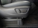 パワーシート搭載。微妙な調整が手軽にでき、ピッタリのポジションで運転することが可能です。