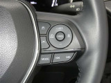 【レーダークルーズコントロール】(全車速追従機能付)付きです。車速に応じて追従支援してくれるので、ロングドライブも快適です。詳細は販売店スタッフまでおたずねください。