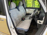 運転席シート廻りは使用感も少なく、良好な状態となっています。丁寧に使われていたことがよくわかりますね。