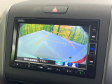 【バックカメラ】駐車時に後方がリアルタイム映像で確認できます。大型商業施設や立体駐車場での駐車時や、夜間のバック時に大活躍!運転スキルに関わらず、今や必須となった装備のひとつです!