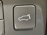 【パワーバックドア】スマートキーや運転席のボタンを押すだけでリアゲートが自動で開閉します!荷物を持っている時や、高い位置にあるバックドアを閉める際に便利な機能です♪
