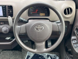 インテリアに合わせたデザインのステアリングは、運転される方のことも考え、運転しやすい形状、大きさです。是非一度、実際に触ってお確かめください。
