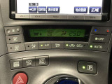 左右独立温度コントロールフルオートエアコンです。運転席、助手席それぞれで独立して温度設定ができます。冷え性の方が乗っても安心ですね♪