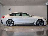 ☆BMWの前後重量配分50:50はエンジン自体をフロントタイヤよりも後ろにずらし、通常はエンジンルーム内に搭載される重量物であるバッテリーをトランクに移動させるなどして実現されています☆