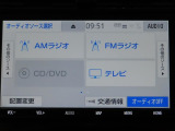 オーディオはAM/FMラジオ・フルセグTV・Bluetooth機能付き。CD/DVDの再生も可能です。