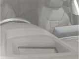 【コックピットシート】BMW車の主役席。車体中央にくる様に配置し車両重心とが一致する事でドライバーと車との一体感あるドライビングを実現。人間工学に基づき形成した形状が長時間のドライブ疲労も軽減します!