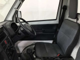 見通しのよいすっきりとした視界で、誰でも運転しやすいです。運転のしやすさは疲れにくさにも繋がりますよ♪