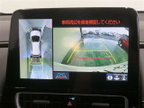 パノラミックビューモニター搭載。カメラで車両周囲の状況を映し出すため、狭い場所での駐車などに役立ちます。