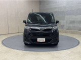 お車購入のポイントとなるフロントマスクです!シャープな目つきが印象的なデザインのヘッドランプです。