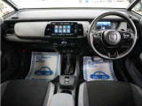 運転にかかわる様々な操作を安全に行えるように視点移動が少なく、操作性に配慮されたスイッチ類が凝縮されたコクピットです。