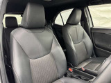 高いホールド性で運転姿勢が安定します。長距離ドライブでも疲れにくいのが魅力です。