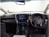 オシャレなインテリアで運転する気分も盛り上がりますよね^^