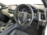 高級感のある運転席回り♪乗っていて落ち着けるデザインです。もちろん使い勝手もとても良いです。