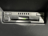 【ETC】有料道路を利用する際に料金所で停止することなく通過できる、ETC車載器(ノンストップ自動料金収受システム機器)が装備されています。セットアップを行うことで利用可能になります。