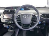 運転席まわりです。 各操作スイッチは使いやすい位置に配置されてます。