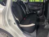 コンパクトカーですが、セカンドシートは十分な広さがあり快適にお乗りいただけます♪シートを倒して大きな荷物を積んだりと、用途の幅が広い1台です。