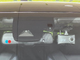 【トヨタセーフティセンス】走行中に前方の車両等を認識し、衝突しそうな時は警報とブレーキで衝突回避と被害軽減をアシスト。より安全にドライブをお楽しみいただけます。
