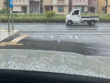 フロントガラスにカーナビの案内情報や速度を表示してくれます。運転時の疲労軽減につながります 。