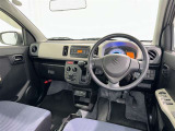 運転席まわりです。 各操作スイッチは使いやすい位置に配置されてます。