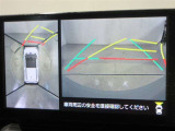 パノラミックビューモニター付きです。車両を上から見たような映像をディスプレイオーディオ画面に表示。運転席からの目視だけでは見にくい、車両周辺の状況をリアルタイムでしっかり確認できます。