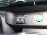 『1台』のお車に対して、3名体制で日々議論を重ね仕入れを行っております。