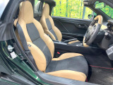 運転席シート廻りは使用感も少なく、良好な状態となっています。前オーナー様が丁寧に使っていたことがよくわかりますね。