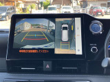 パノラミックビューモニター付きです。車両を上から見たような映像をディスプレイオーディオ画面に表示。運転席からの目視だけでは見にくい、車両周辺の状況をリアルタイムでしっかり確認できます。