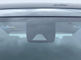 【トヨタセーフティセンス】走行中に前方の車両等を認識し、衝突しそうな時は警報とブレーキで衝突回避と被害軽減をアシスト。より安全にドライブをお楽しみいただけます。