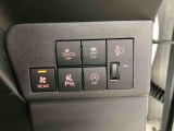 ダイハツのお店では、ダイハツを知り尽くしたプロフェッショナルが、専用の診断機器を使って各システムを点検。