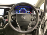 ハンドルにHondaセンシング系のクルーズコントロールやレーンキープアシストなどのスイッチと、オーディオの操作スイッチが装備されています。ハンドルから手を離さず安全に操作できます。