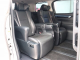 【車屋】として、長く車業界に従事した経験豊富なスタッフが在籍しております。