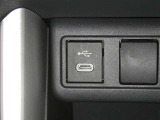 【充電用USB端子】デバイスの充電に便利です。※実際の接続端子は写真で確認or店舗までご気軽にお問合せください♪
