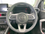 インテリアに合わせたデザインのステアリングは、運転される方のことも考え、運転しやすい形状、大きさです。是非一度、実際に触ってお確かめください。