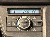 車内空調は&rdquo;AUTOエアコン&rdquo;にお任せ。運転に集中出来ますよ!