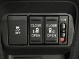 【両側パワースライドドア】スマートキーや運転席のスイッチで後席両側スライドドアの開閉が可能♪電動だから力を入れてドアを開ける必要が無く、小さなお子様でも簡単に開け閉めでき快適です♪