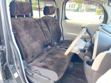 運転席シート廻りは使用感も少なく、良好な状態となっています。前オーナー様が丁寧に使っていたことがよくわかりますね。