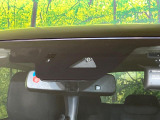 【i-ACTIVESENSE】走行中に前方の車両等を認識し、衝突しそうな時は警報とブレーキで衝突回避と被害軽減をアシスト。より安全にドライブをお楽しみいただけます。