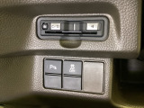 ハンドルの左下にETCがついています。高速道路の料金所の通過も楽々です。 カードの取り出しもしやすい場所についています。