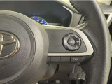 レーダークルーズコントロールを搭載しております。前車との距離をレーダーで測り一定の車間距離とスピードを保つとても便利な機能です。高速道路で楽に安心安全です!