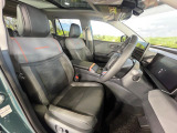 運転席シート廻りは使用感も少なく、良好な状態となっています。丁寧に使われていたことがよくわかりますね。